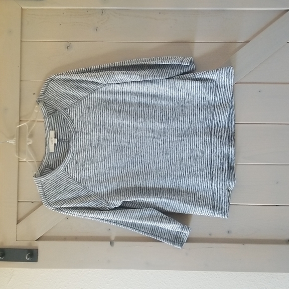 Adorable Ann Taylor LOFT Long Sleeve Top size S - Picture 1 of 7
